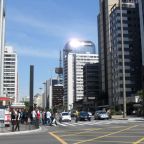 Jovens ensinam estrangeiros a pronunciarem ruas de São Paulo